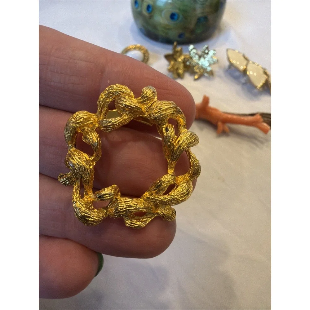 Vintage Jewelry Lot - Bangle,‎ Hair Clip, Wreath Brooch, 3 Pairs Earrings